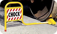 Single railroad wheel chock with flag for flush rail applications