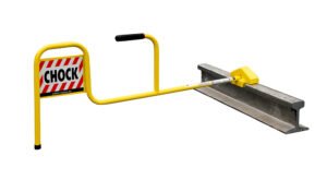 Ergonomic single chock with flag for exposed rail